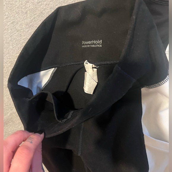 Fabletics leggings and sports bra set sizes S-M - Picture 3 of 6